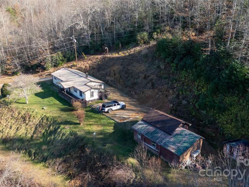116 Welzie Atkins Drive, Spruce Pine, NC 28777.  MLS# CAR4215201, YatesRealty ID 2821. 