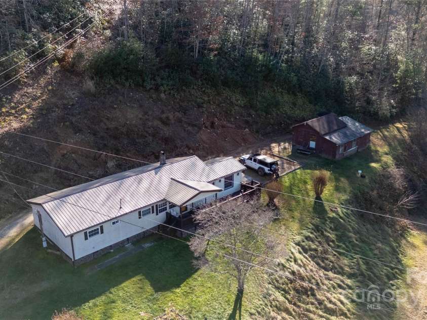 116 Welzie Atkins Drive, Spruce Pine, NC 28777.  MLS# CAR4215201, YatesRealty ID 2821. 