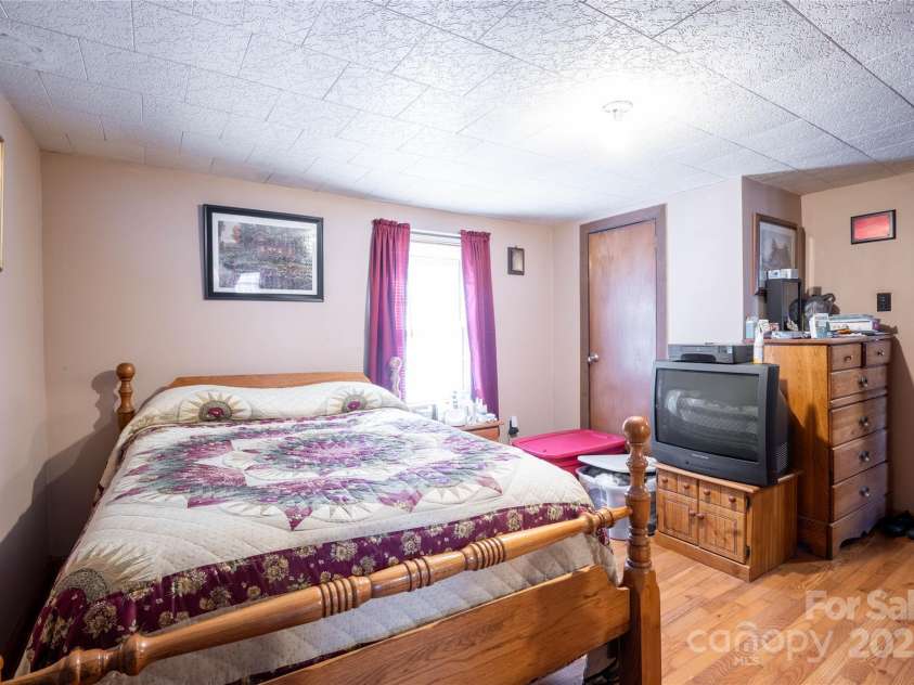 116 Welzie Atkins Drive, Spruce Pine, NC 28777.  MLS# CAR4215201, YatesRealty ID 2821. 