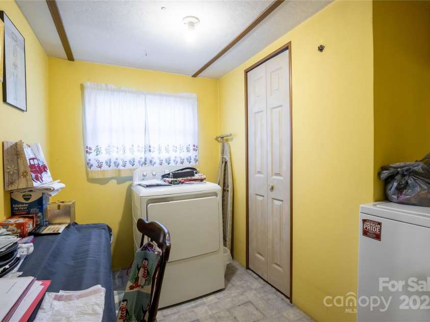 116 Welzie Atkins Drive, Spruce Pine, NC 28777.  MLS# CAR4215201, YatesRealty ID 2821. 