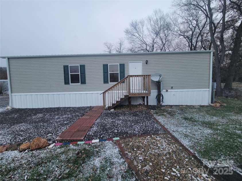 141 Pike Point, Waynesville, NC 28785.  MLS# CAR4320489, YatesRealty ID 2821. 