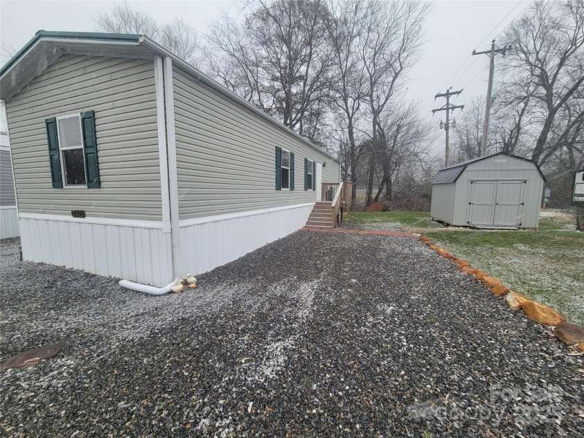 141 Pike Point, Waynesville, NC 28785.  MLS# CAR4320489, YatesRealty ID 2821. 
