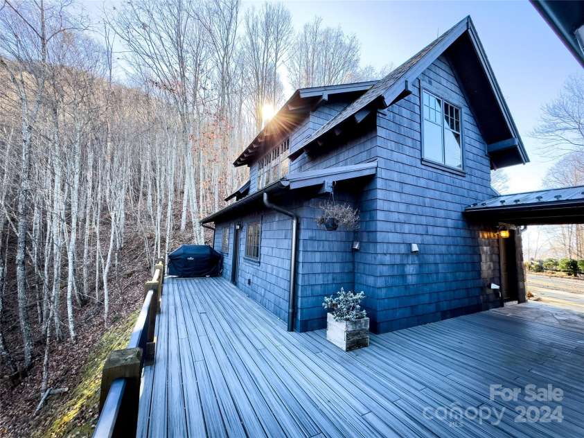 61 Ridgeline Way, Sylva, NC 28779.  MLS# CAR4205940, YatesRealty ID 2821. 