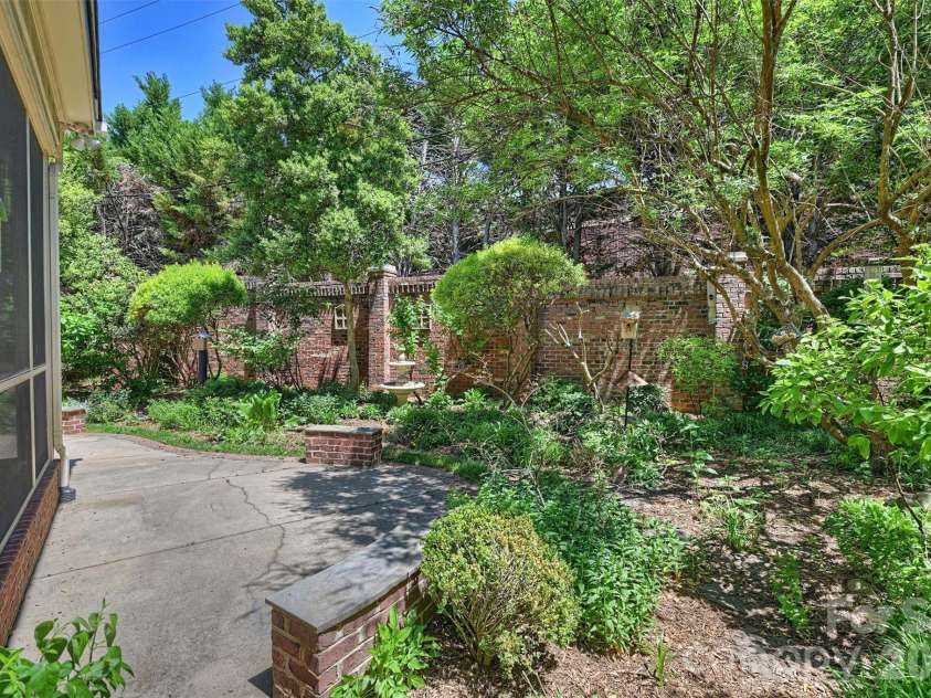 1115 Kings Drive, Charlotte, NC 28207.  MLS# CAR4367610, YatesRealty ID 28210. 