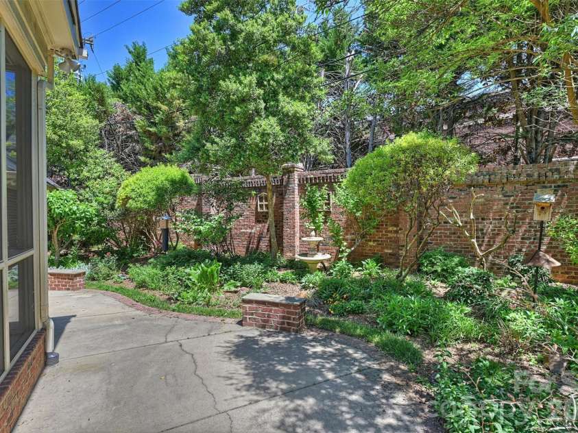 1115 Kings Drive, Charlotte, NC 28207.  MLS# CAR4367610, YatesRealty ID 28210. 