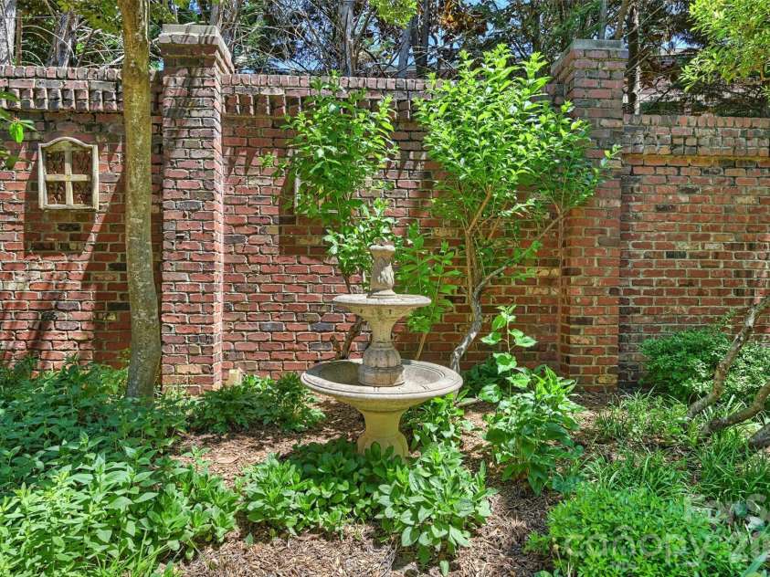 1115 Kings Drive, Charlotte, NC 28207.  MLS# CAR4367610, YatesRealty ID 28210. 