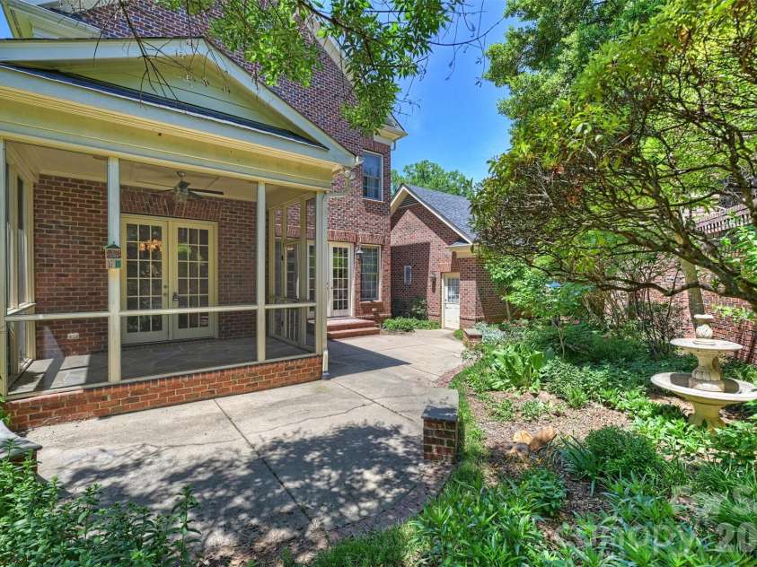 1115 Kings Drive, Charlotte, NC 28207.  MLS# CAR4367610, YatesRealty ID 28210. 