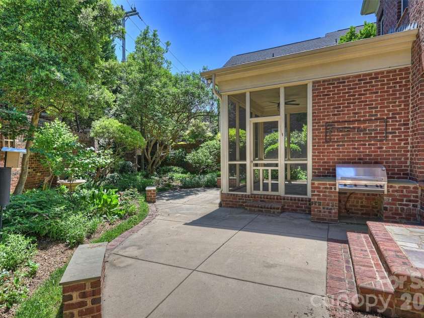 1115 Kings Drive, Charlotte, NC 28207.  MLS# CAR4367610, YatesRealty ID 28210. Enjoy the outdoors
