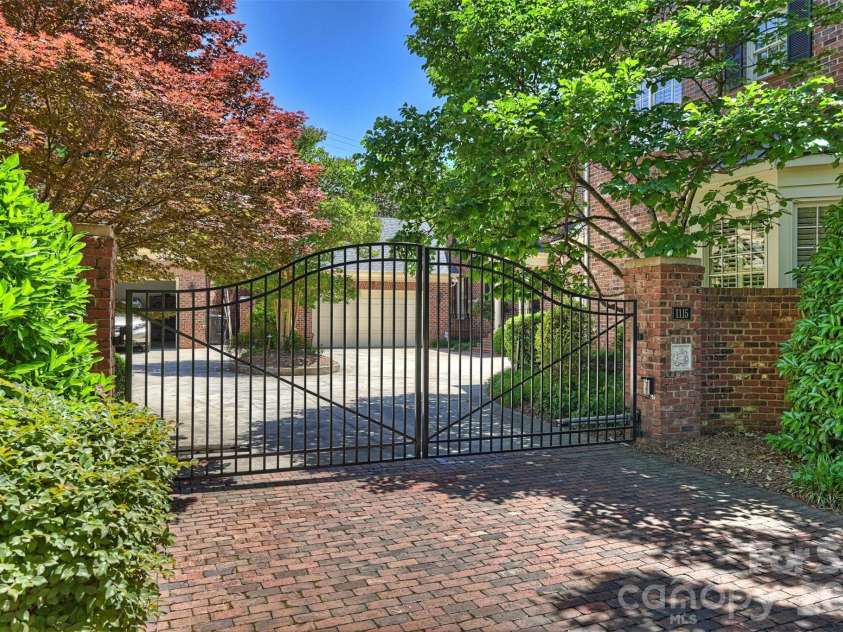 1115 Kings Drive, Charlotte, NC 28207.  MLS# CAR4367610, YatesRealty ID 28210. Entrance Gate