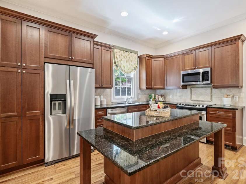 1115 Kings Drive, Charlotte, NC 28207.  MLS# CAR4367610, YatesRealty ID 28210. Kitchen