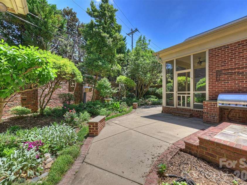 1115 Kings Drive, Charlotte, NC 28207.  MLS# CAR4367610, YatesRealty ID 28210. Outdoor oasis