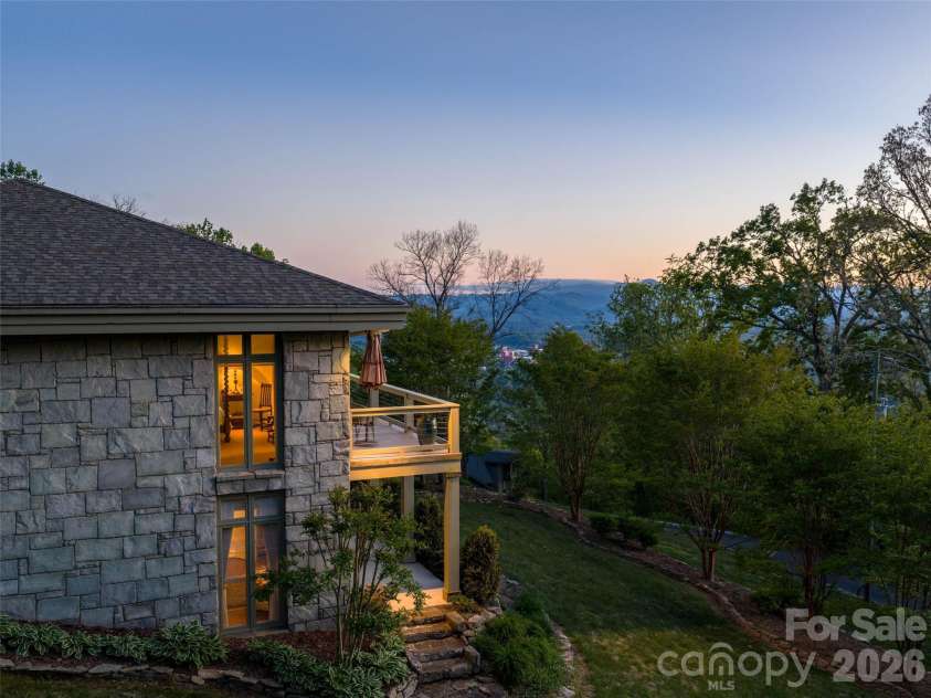 65 Crestwood Road, Asheville, NC 28804.  MLS# CAR4378966, YatesRealty ID 28211. 