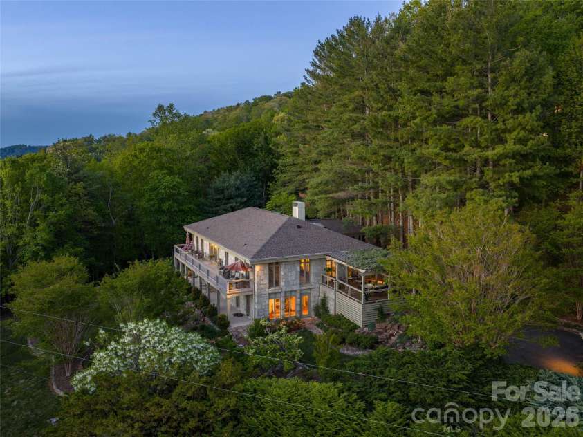 65 Crestwood Road, Asheville, NC 28804.  MLS# CAR4378966, YatesRealty ID 28211. 