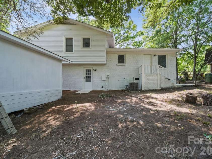 6126 Eagle Peak Drive, Charlotte, NC 28214.  MLS# CAR4376554, YatesRealty ID 28212. 