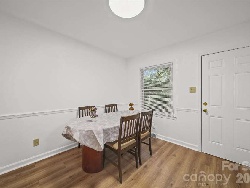 6126 Eagle Peak Drive, Charlotte, NC 28214.  MLS# CAR4376554, YatesRealty ID 28212. Dining Area