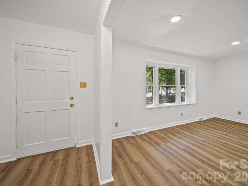 6126 Eagle Peak Drive, Charlotte, NC 28214.  MLS# CAR4376554, YatesRealty ID 28212. Entry