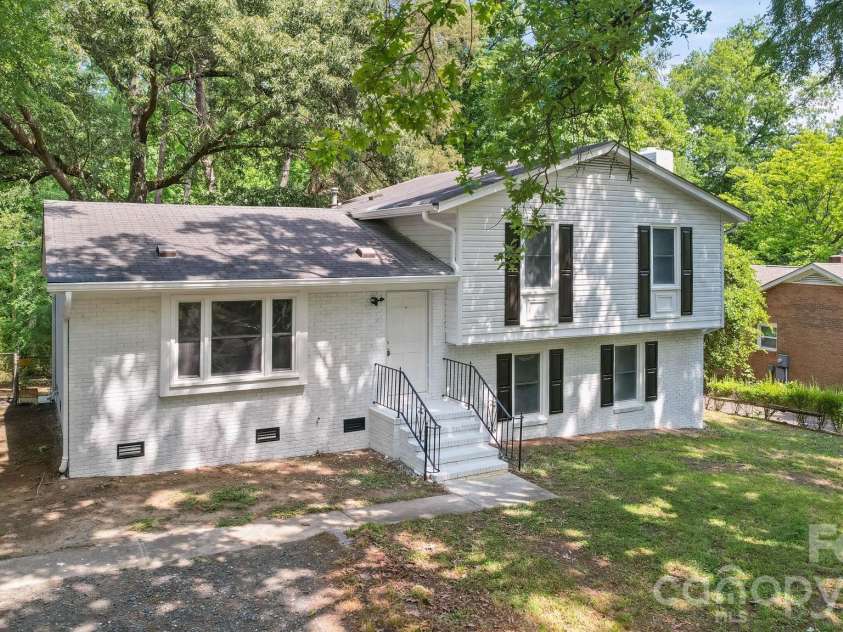 6126 Eagle Peak Drive, Charlotte, NC 28214.  MLS# CAR4376554, YatesRealty ID 28212. Front Exterior