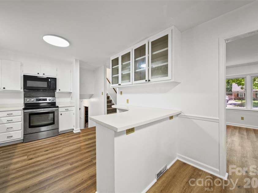 6126 Eagle Peak Drive, Charlotte, NC 28214.  MLS# CAR4376554, YatesRealty ID 28212. Kitchen