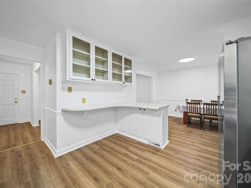 6126 Eagle Peak Drive, Charlotte, NC 28214.  MLS# CAR4376554, YatesRealty ID 28212. Kitchen