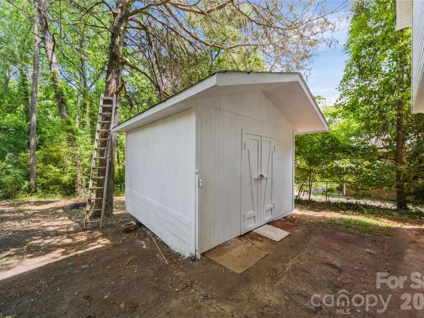 6126 Eagle Peak Drive, Charlotte, NC 28214.  MLS# CAR4376554, YatesRealty ID 28212. Shed