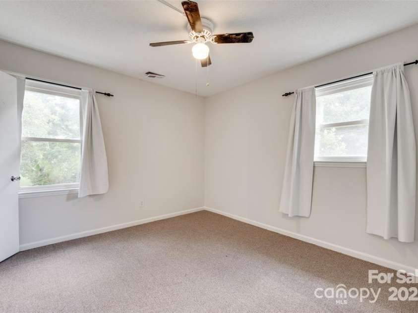 810 Applegate Court, Gastonia, NC 28054.  MLS# CAR4322901, YatesRealty ID 28212. 