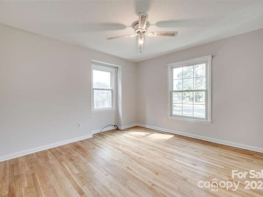 810 Applegate Court, Gastonia, NC 28054.  MLS# CAR4322901, YatesRealty ID 28212. 