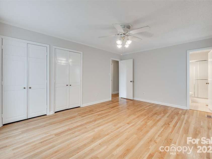 810 Applegate Court, Gastonia, NC 28054.  MLS# CAR4322901, YatesRealty ID 28212. 