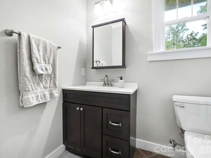 1733 Matheson Avenue, Charlotte, NC 28205.  MLS# CAR4381490, YatesRealty ID 28214. 