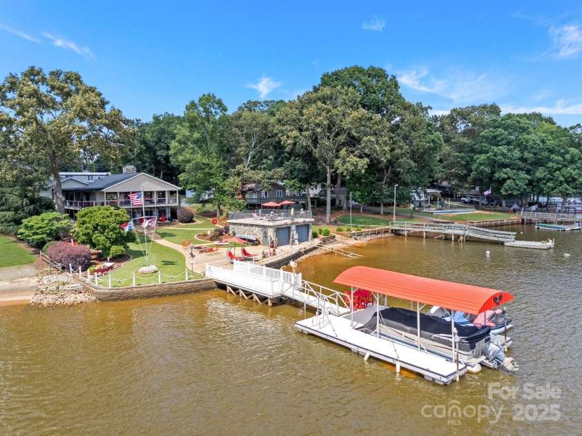 643 Lake Drive, Lexington, NC 27292.  MLS# CAR4277552, YatesRealty ID 28214. 