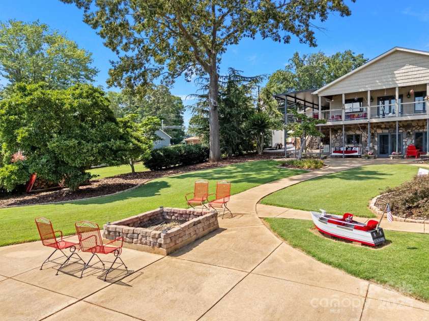 643 Lake Drive, Lexington, NC 27292.  MLS# CAR4277552, YatesRealty ID 28214. 