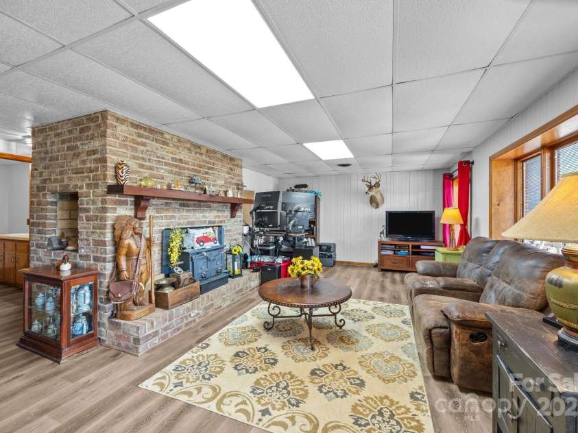 643 Lake Drive, Lexington, NC 27292.  MLS# CAR4277552, YatesRealty ID 28214. 