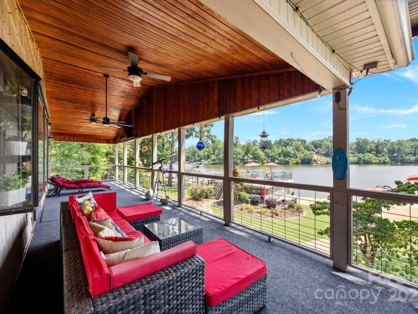 643 Lake Drive, Lexington, NC 27292.  MLS# CAR4277552, YatesRealty ID 28214. 