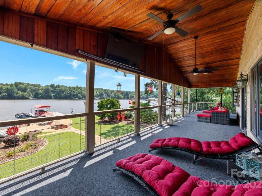 643 Lake Drive, Lexington, NC 27292.  MLS# CAR4277552, YatesRealty ID 28214. 