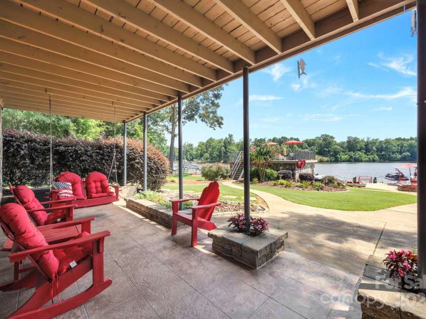 643 Lake Drive, Lexington, NC 27292.  MLS# CAR4277552, YatesRealty ID 28214. 