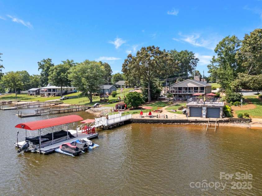 643 Lake Drive, Lexington, NC 27292.  MLS# CAR4277552, YatesRealty ID 28214. 