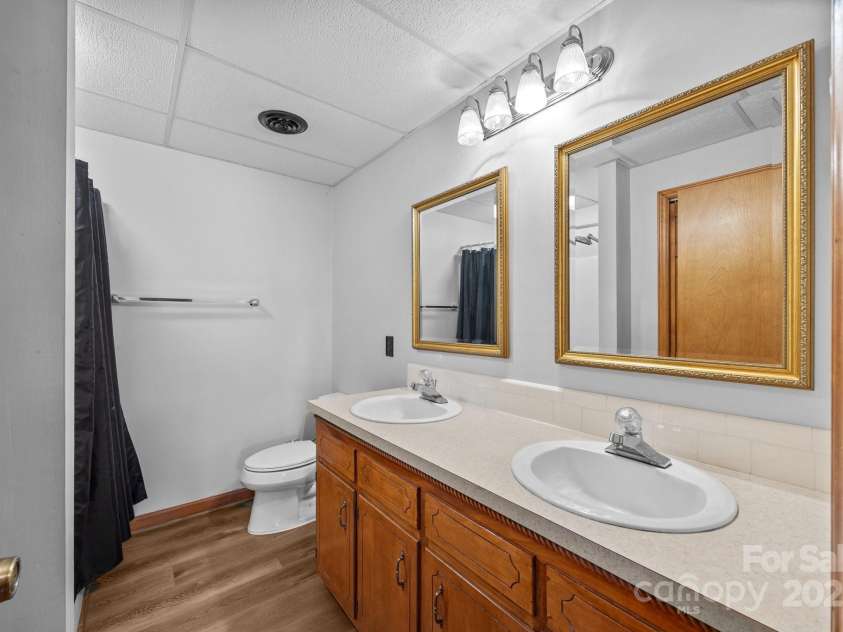 643 Lake Drive, Lexington, NC 27292.  MLS# CAR4277552, YatesRealty ID 28214. Basement full bathroom