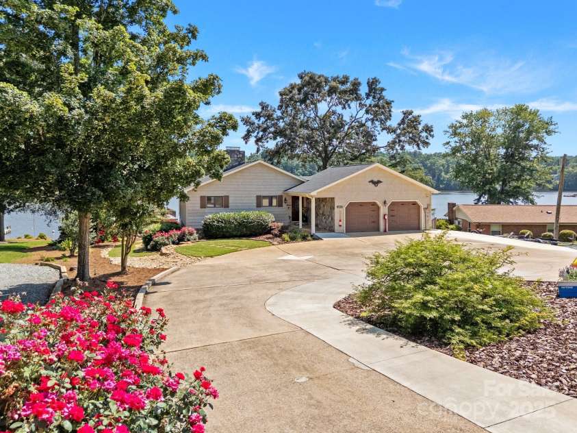 643 Lake Drive, Lexington, NC 27292.  MLS# CAR4277552, YatesRealty ID 28214. Circular driveway has plenty of room for additional parking!