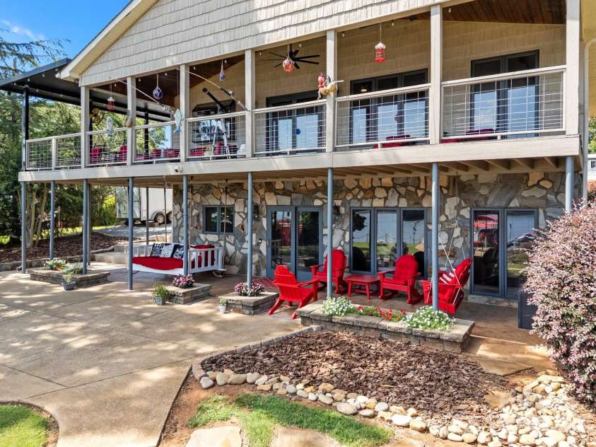 643 Lake Drive, Lexington, NC 27292.  MLS# CAR4277552, YatesRealty ID 28214. Imagine yourself here every day!