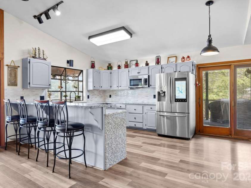 643 Lake Drive, Lexington, NC 27292.  MLS# CAR4277552, YatesRealty ID 28214. Kitchen was remodeled in 2022