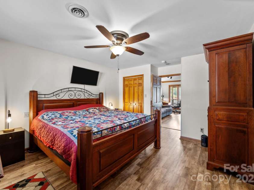 643 Lake Drive, Lexington, NC 27292.  MLS# CAR4277552, YatesRealty ID 28214. Primary suite