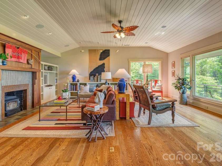24 Westhaven Drive, Asheville, NC 28804.  MLS# CAR4379464, YatesRealty ID 28215. 