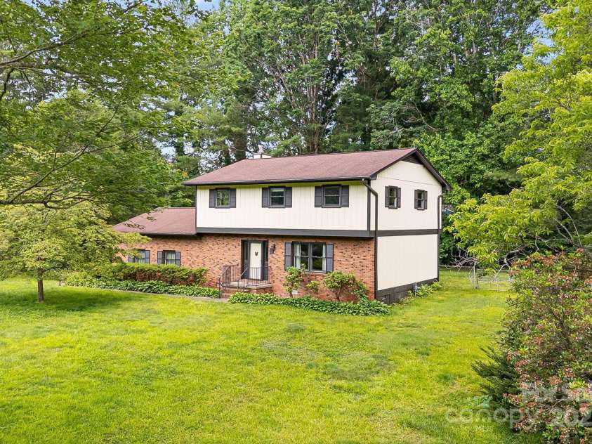 68 Wilkie Way, Fletcher, NC 28732.  MLS# CAR4232148, YatesRealty ID 28215. 