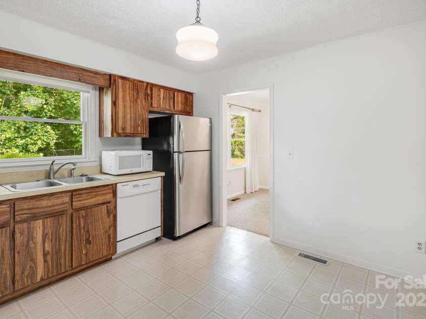 68 Wilkie Way, Fletcher, NC 28732.  MLS# CAR4232148, YatesRealty ID 28215. 
