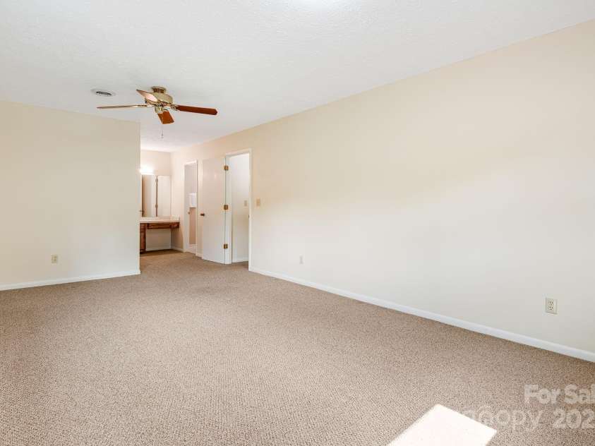 68 Wilkie Way, Fletcher, NC 28732.  MLS# CAR4232148, YatesRealty ID 28215. 