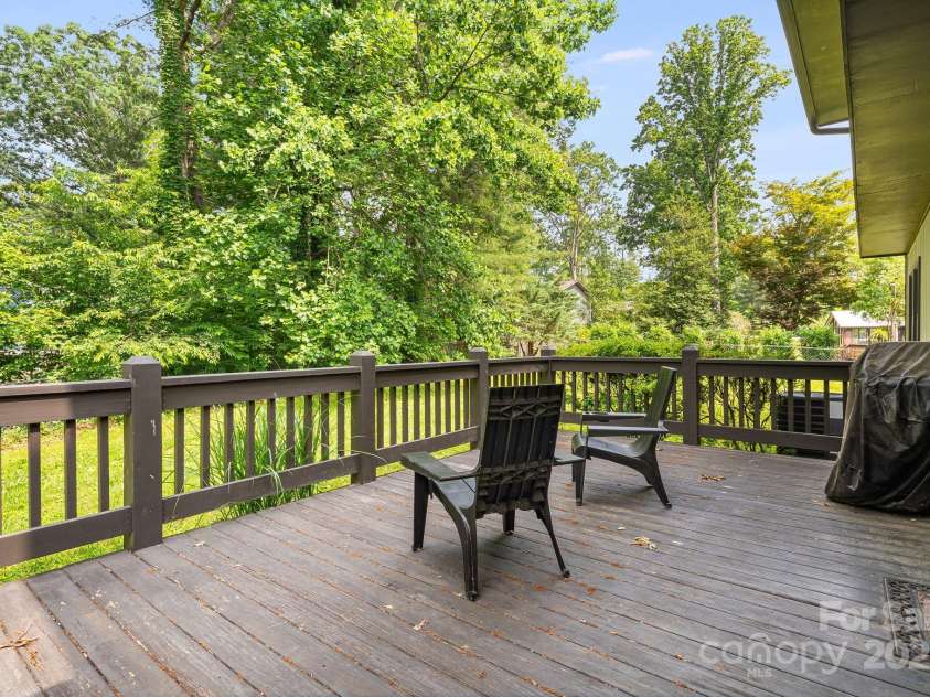 68 Wilkie Way, Fletcher, NC 28732.  MLS# CAR4232148, YatesRealty ID 28215. 