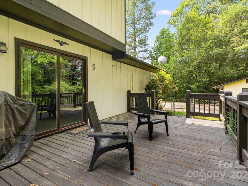 68 Wilkie Way, Fletcher, NC 28732.  MLS# CAR4232148, YatesRealty ID 28215. 