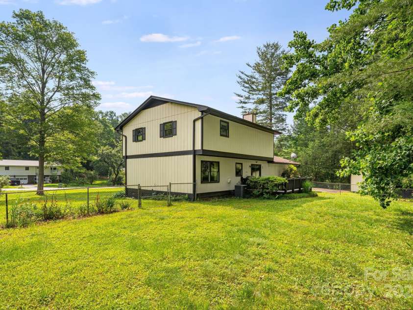 68 Wilkie Way, Fletcher, NC 28732.  MLS# CAR4232148, YatesRealty ID 28215. 