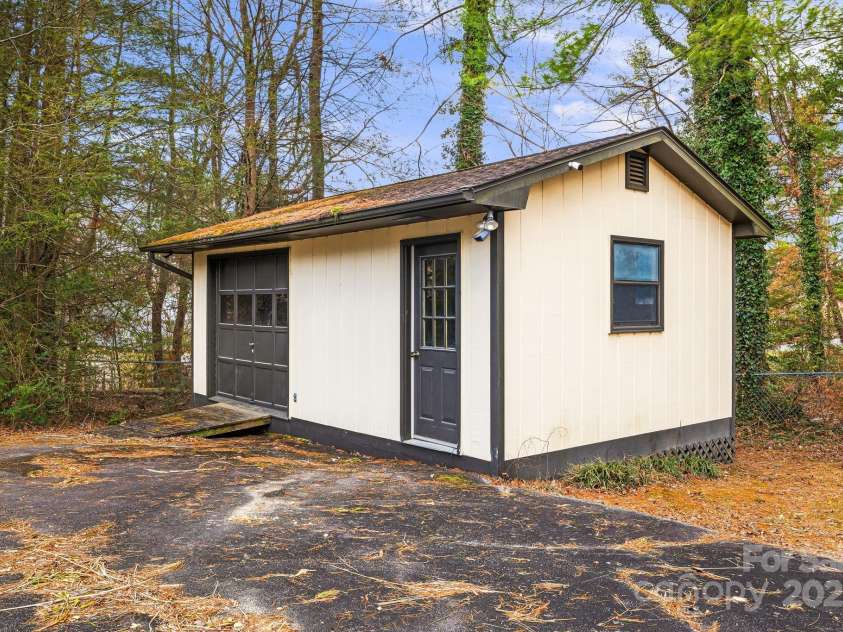 68 Wilkie Way, Fletcher, NC 28732.  MLS# CAR4232148, YatesRealty ID 28215. 