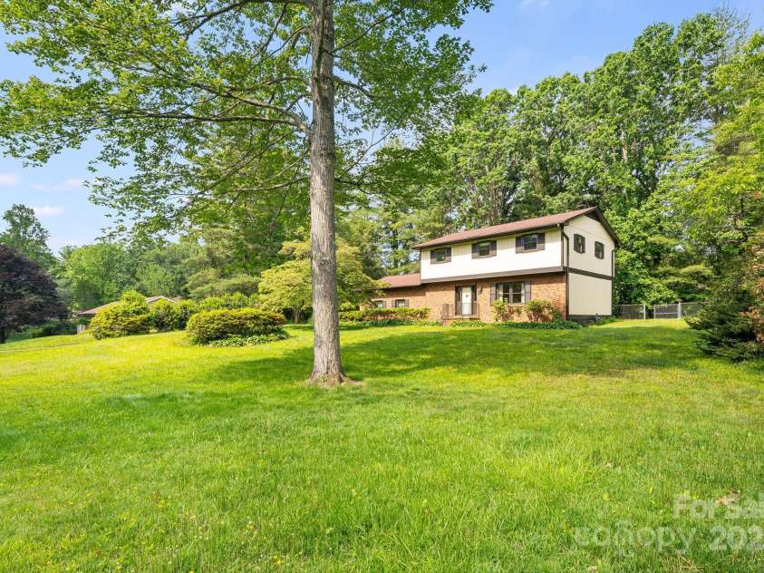 68 Wilkie Way, Fletcher, NC 28732.  MLS# CAR4232148, YatesRealty ID 28215. 