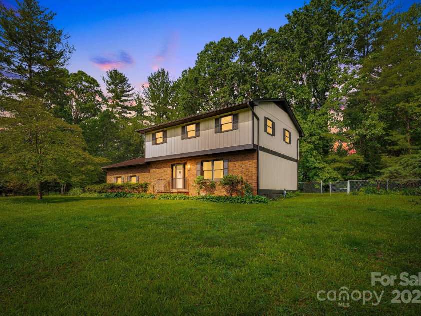 68 Wilkie Way, Fletcher, NC 28732.  MLS# CAR4232148, YatesRealty ID 28215. 